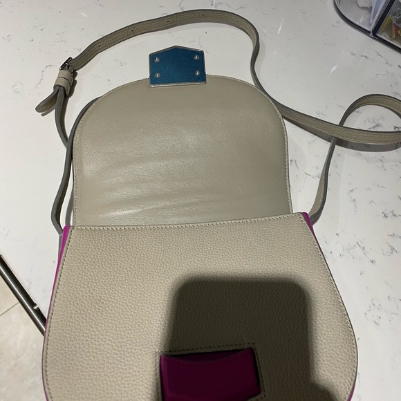 Authentic Celine Small trotteur crossbody bag - Picture 3 of 16